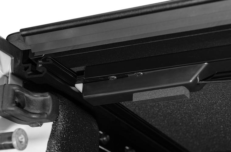 BAK BAKFlip MX4 Bed Cover Detail