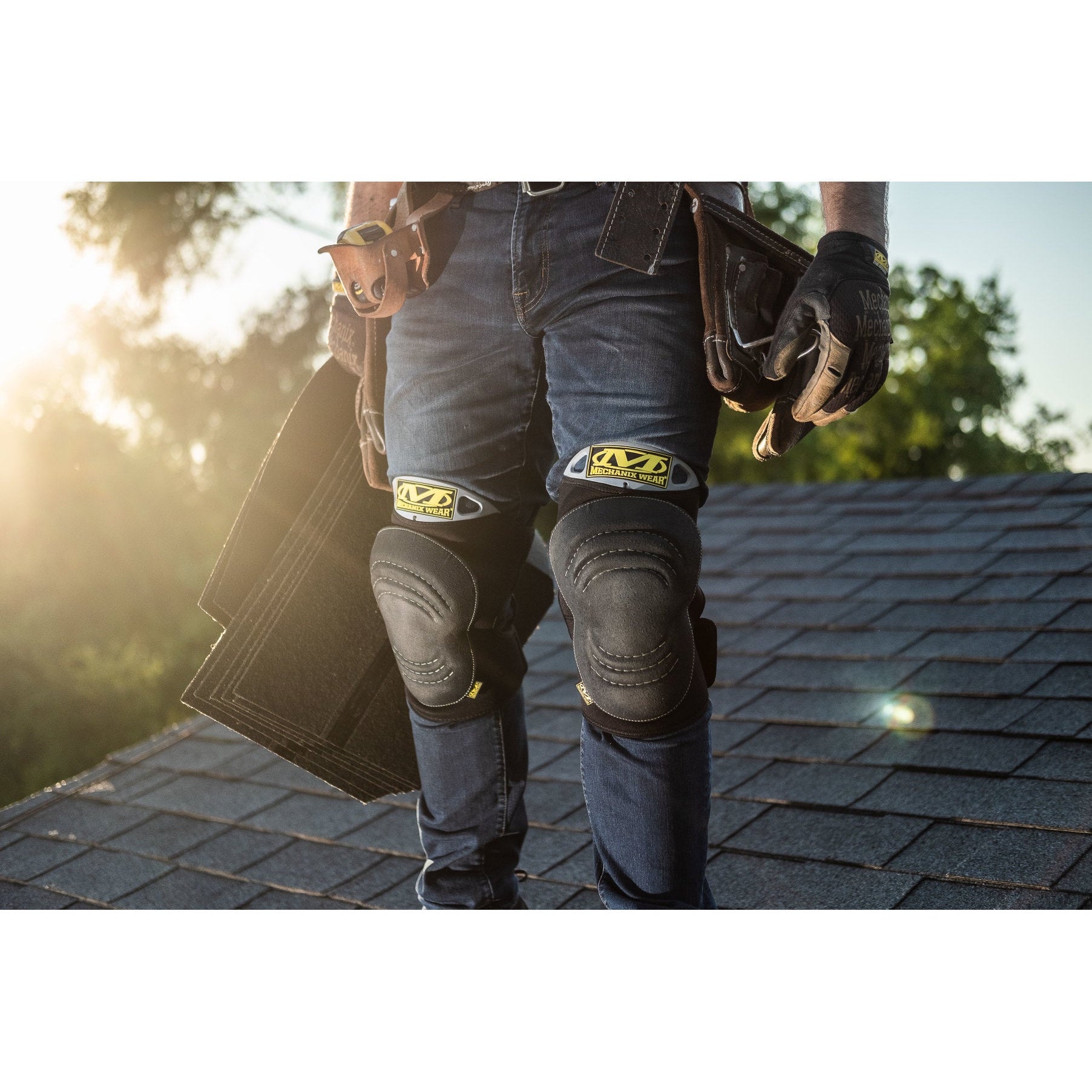 Mechanix Wear 700 Knee Pads (lifestyle)